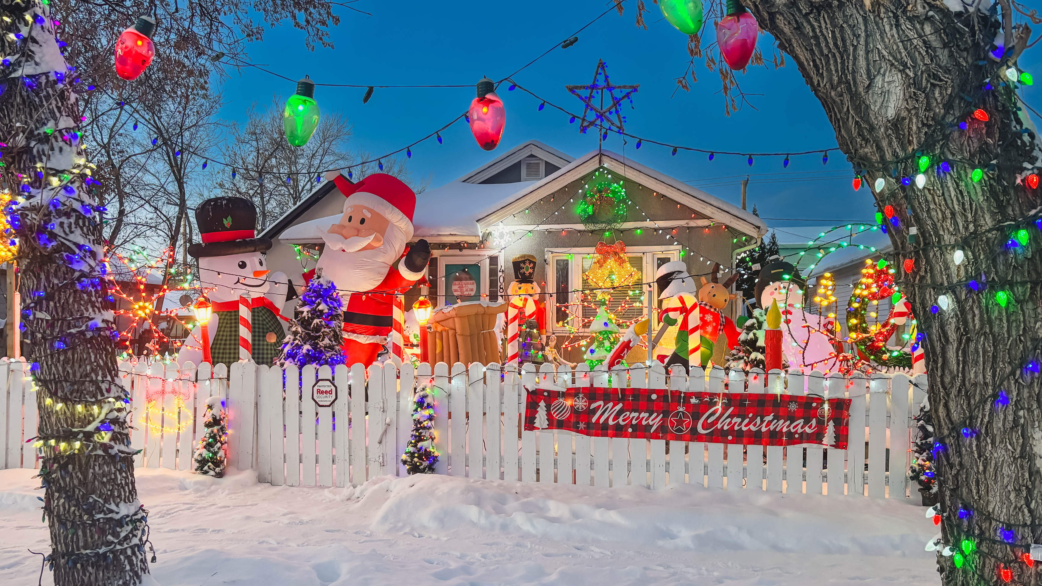 Twinkle Tour Home decorated for christmas