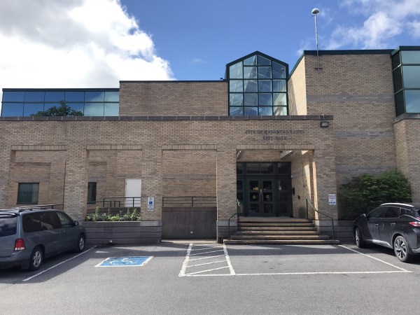 Outside image of the Lindsay Municipal Service Centre at City Hall