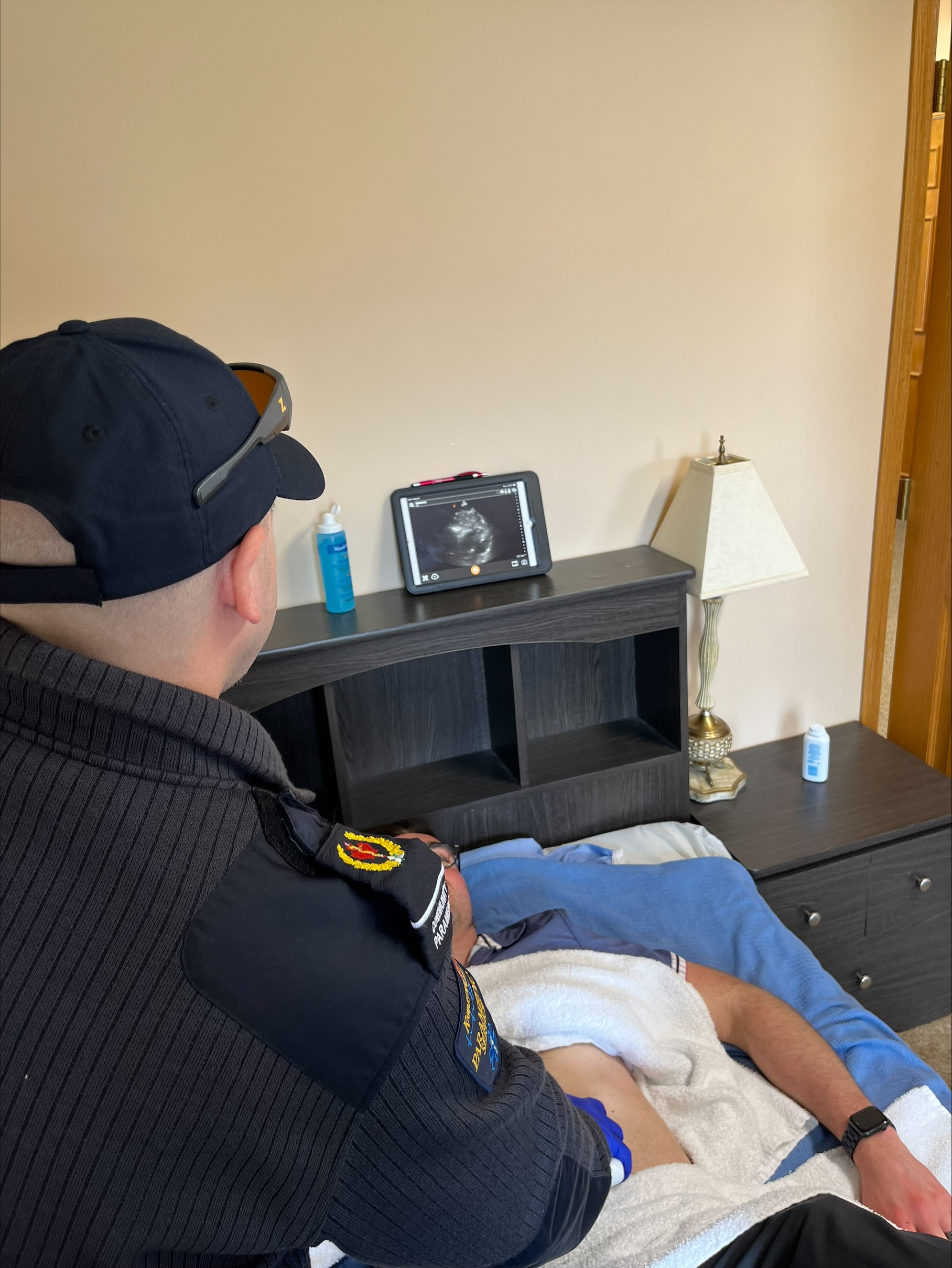 Community Paramedic using a portable ultrasound machine
