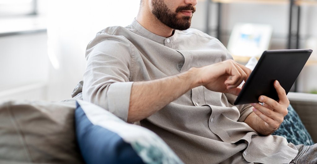 alt="man with ipad"
