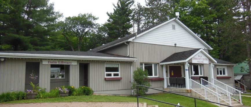 exterior of Bala library in Summer