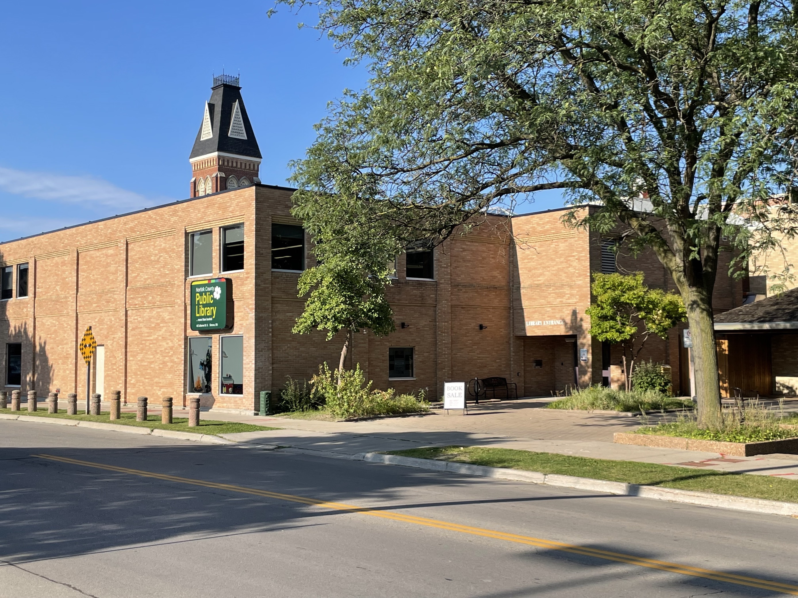 Exterior of the Simcoe Branch, Norfolk County Public Library