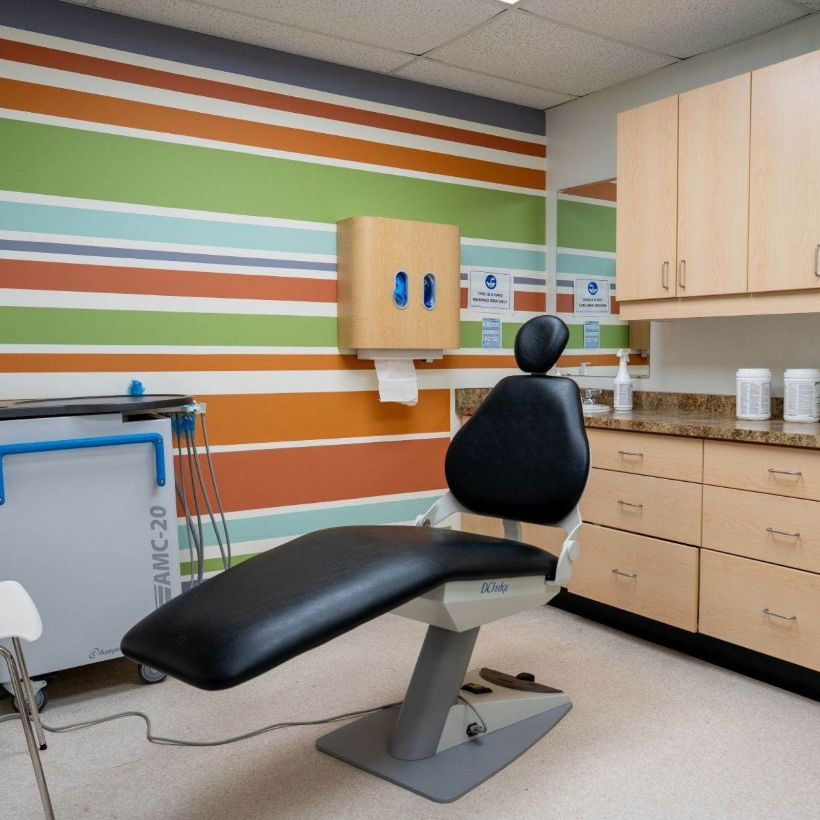 Dental chair in clinic at Woodstock location 